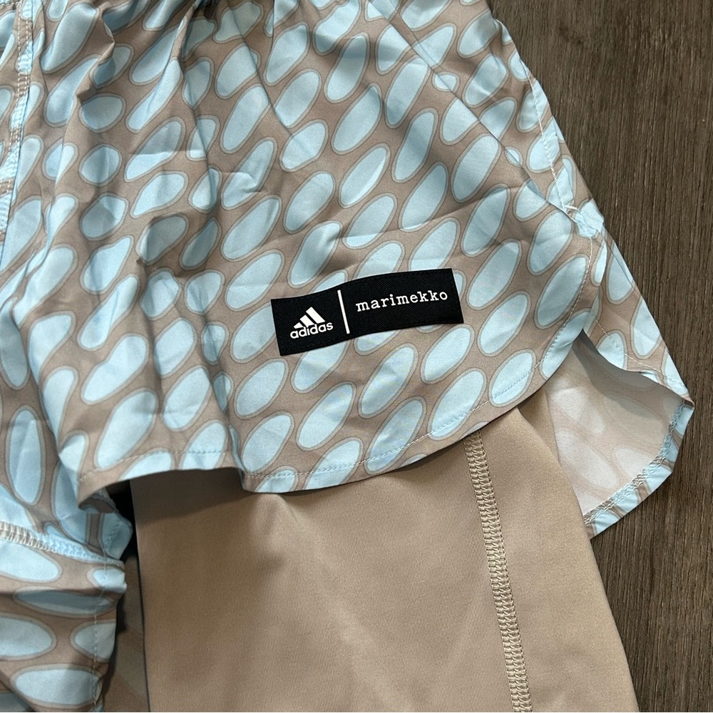 NWT Adidas Women's Running 2 in 1 shorts Size Xs Marimekko Reflective Blue Beige - Picture 3 of 11